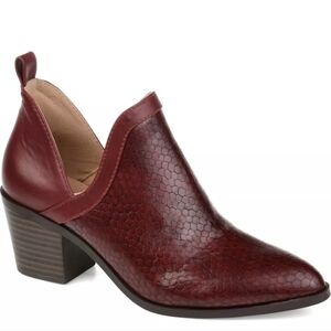 JOURNEE COLLECTION Womens Snake Block Heel Slip On Ankle Boot, Wine Size 9M
